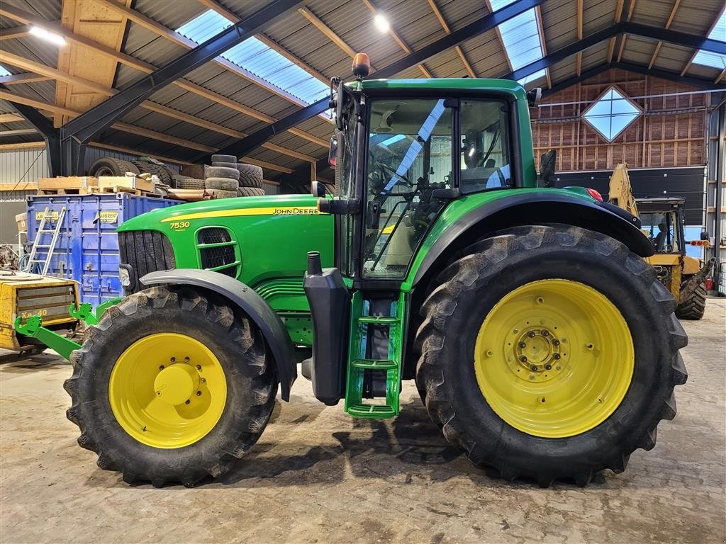 Traktor Türe ait John Deere 7530 Premium, Auto track ready og med frontlift på., Gebrauchtmaschine içinde Lintrup (resim 1)