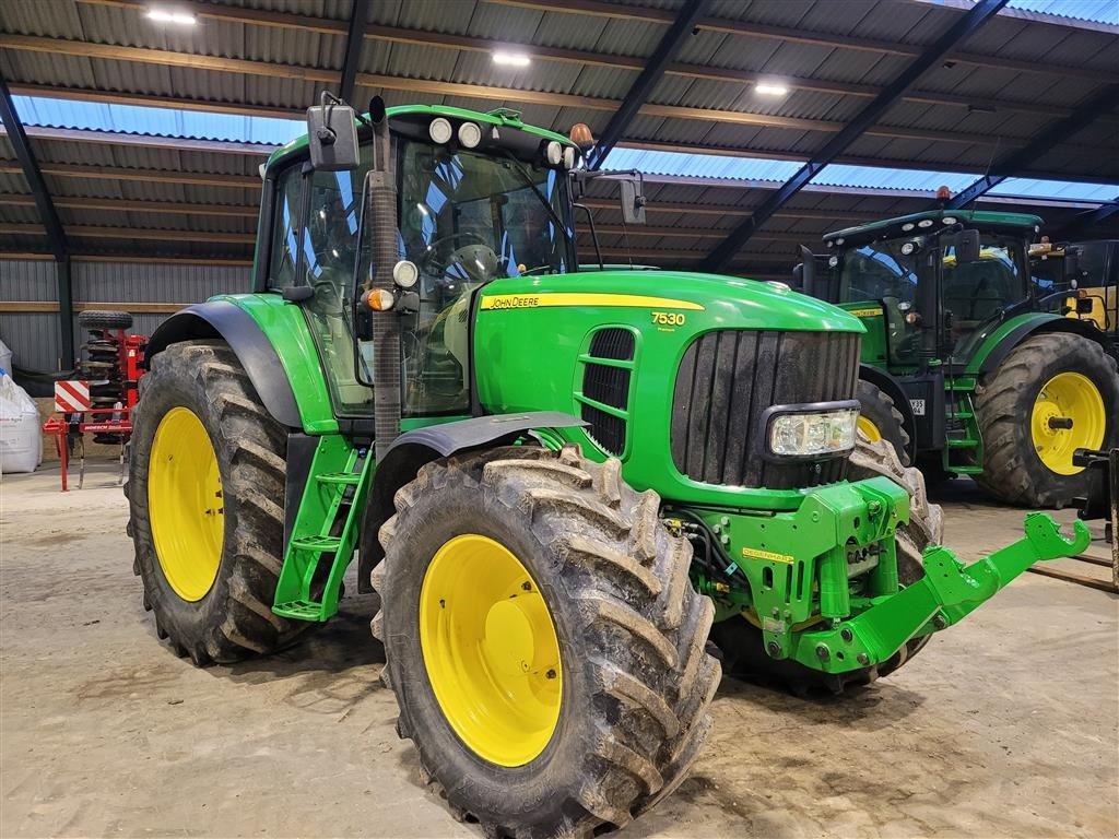 Traktor Türe ait John Deere 7530 Premium, Auto track ready og med frontlift på., Gebrauchtmaschine içinde Lintrup (resim 8)