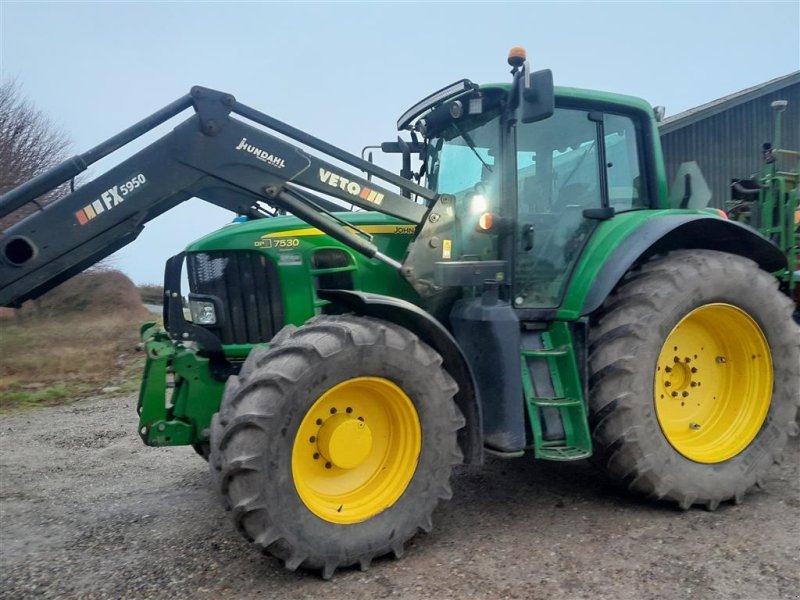 Traktor of the type John Deere 7530 Premium Power Quard transmission (PQ) Autotrac Ready frontlift og Ålø frontlæsser, Gebrauchtmaschine in Skive (Picture 1)