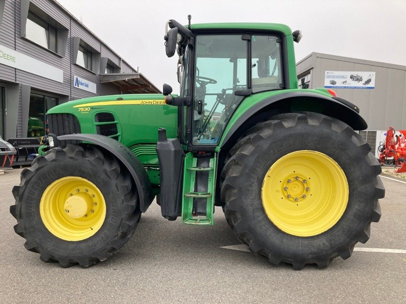 Traktor Türe ait John Deere 7530E Premium, Gebrauchtmaschine içinde Chavornay (resim 10)