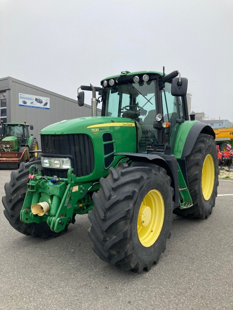 Traktor des Typs John Deere 7530E Premium, Gebrauchtmaschine in Chavornay (Bild 4)