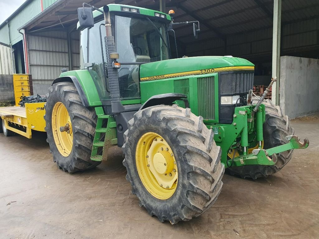 Traktor van het type John Deere 7700, Gebrauchtmaschine in DOMFRONT (Foto 1)