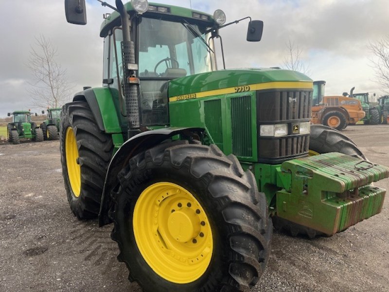 Traktor of the type John Deere 7710 TLS  AFF. FORAKSEL, FRONTLIFT, POWER QUARD GEAR, Gebrauchtmaschine in Dronninglund (Picture 7)