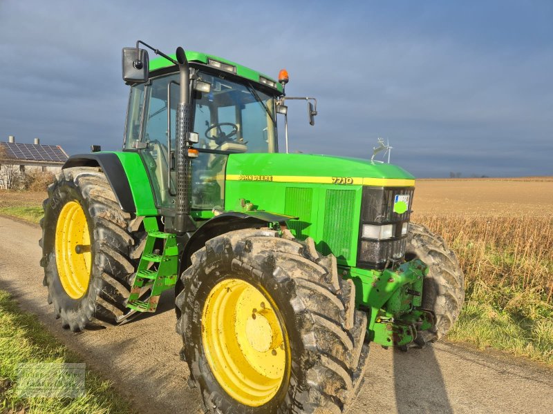 Traktor des Typs John Deere 7710, Gebrauchtmaschine in Unterneukirchen (Bild 1)