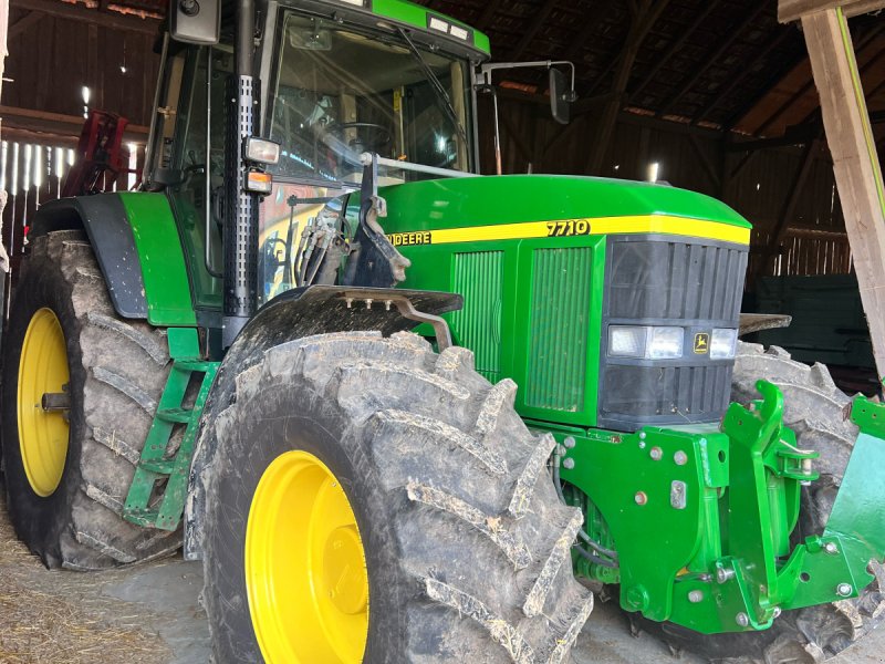 Traktor Türe ait John Deere 7710, Gebrauchtmaschine içinde Alteglofsheim (resim 1)