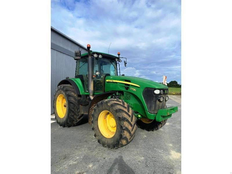 Traktor del tipo John Deere 7730, Gebrauchtmaschine en SAINT-GERMAIN DU PUY (Imagen 2)