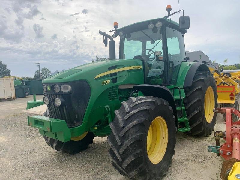 Traktor del tipo John Deere 7730, Gebrauchtmaschine en SAINT-GERMAIN DU PUY (Imagen 1)