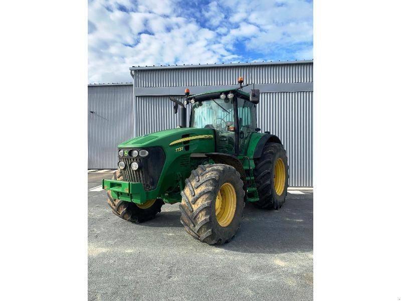 Traktor типа John Deere 7730, Gebrauchtmaschine в SAINT-GERMAIN DU PUY