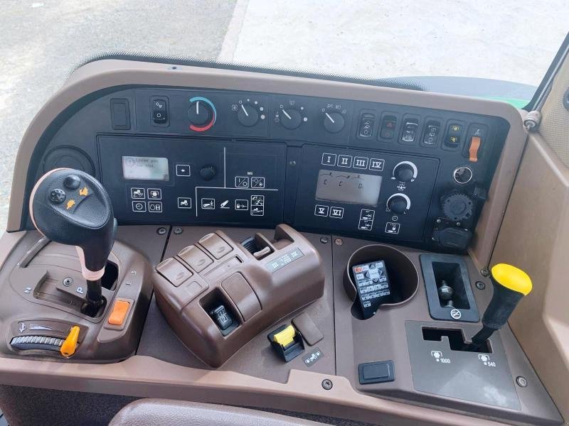 Traktor des Typs John Deere 7730, Gebrauchtmaschine in SAINT-GERMAIN DU PUY (Bild 10)