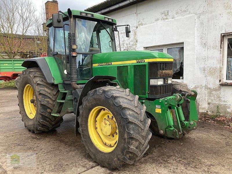 Traktor типа John Deere 7810 mit Getriebeschaden, Gebrauchtmaschine в Salsitz (Фотография 1)