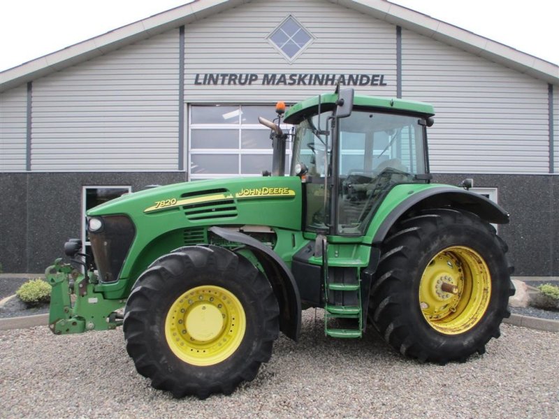 Traktor of the type John Deere 7820  Frontlift,  AutoPower og Aktiv luftsæde., Gebrauchtmaschine in Lintrup