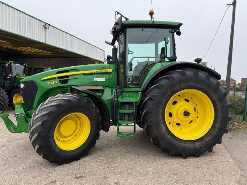 Traktor des Typs John Deere 7830, Gebrauchtmaschine in BOSC LE HARD (Bild 1)