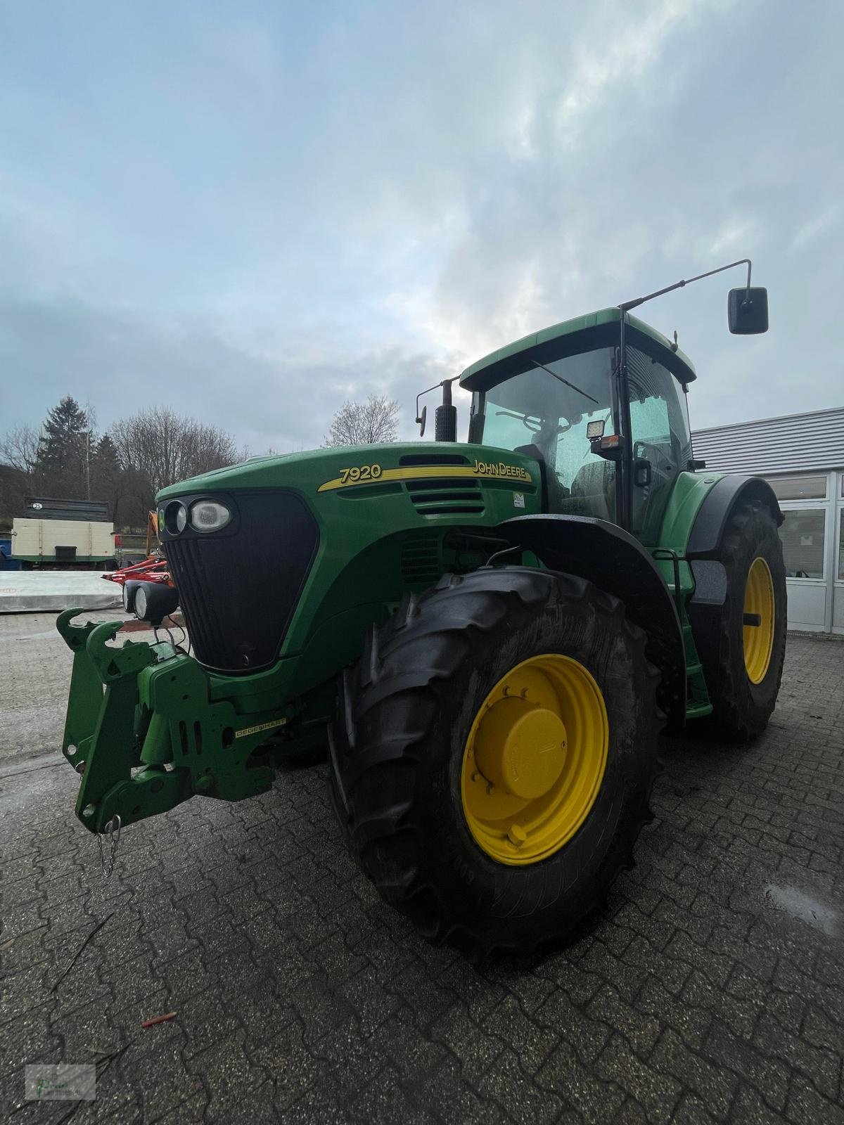 Traktor des Typs John Deere 7920, Gebrauchtmaschine in Bad Kötzting (Bild 4)