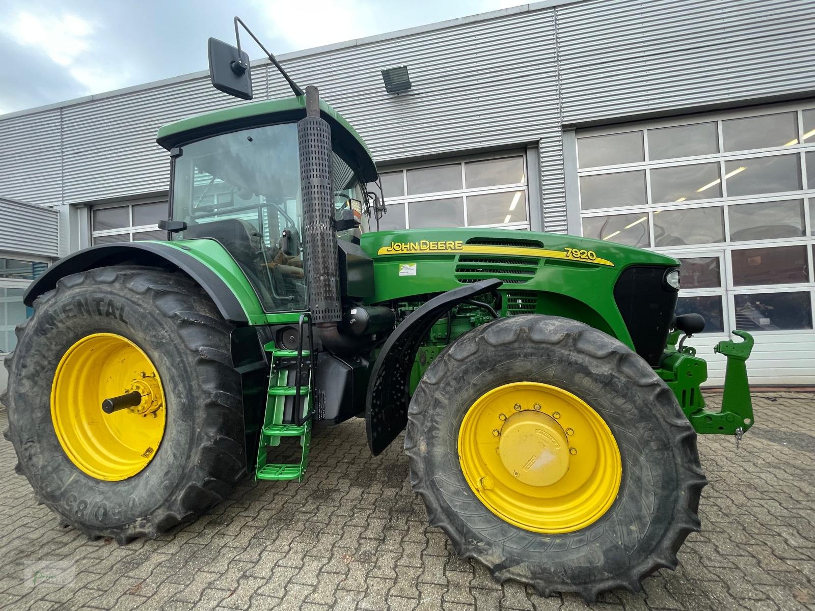 Traktor des Typs John Deere 7920, Gebrauchtmaschine in Bad Kötzting (Bild 5)