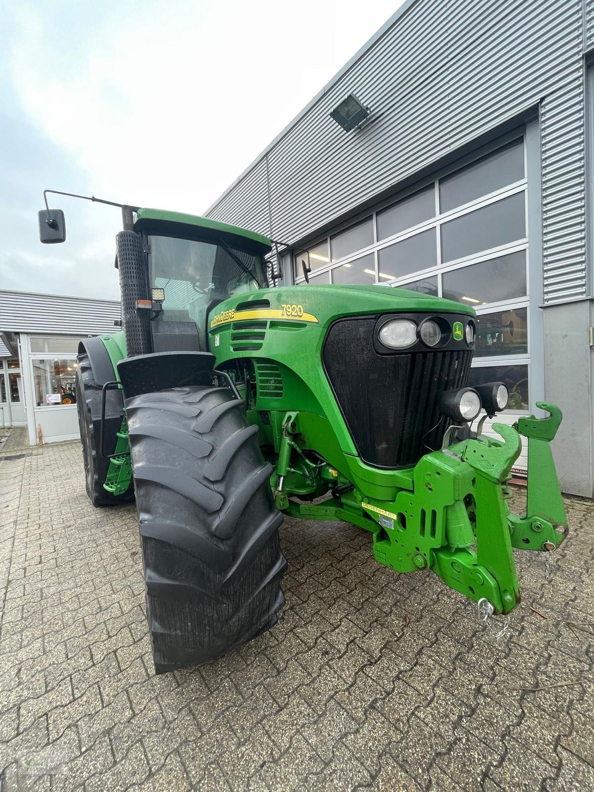 Traktor des Typs John Deere 7920, Gebrauchtmaschine in Bad Kötzting (Bild 9)