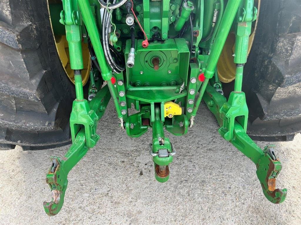 Traktor a típus John Deere 7R 290 Kun 600 timer. GPS klar. Stor monitor 4600 ( 10" ). Luftbremser. Hydrauliske bremser. E23 50 km/t. Ring til Ulrik på +45-40255544. Jeg snakker Jysk., Gebrauchtmaschine ekkor: Kolding (Kép 4)