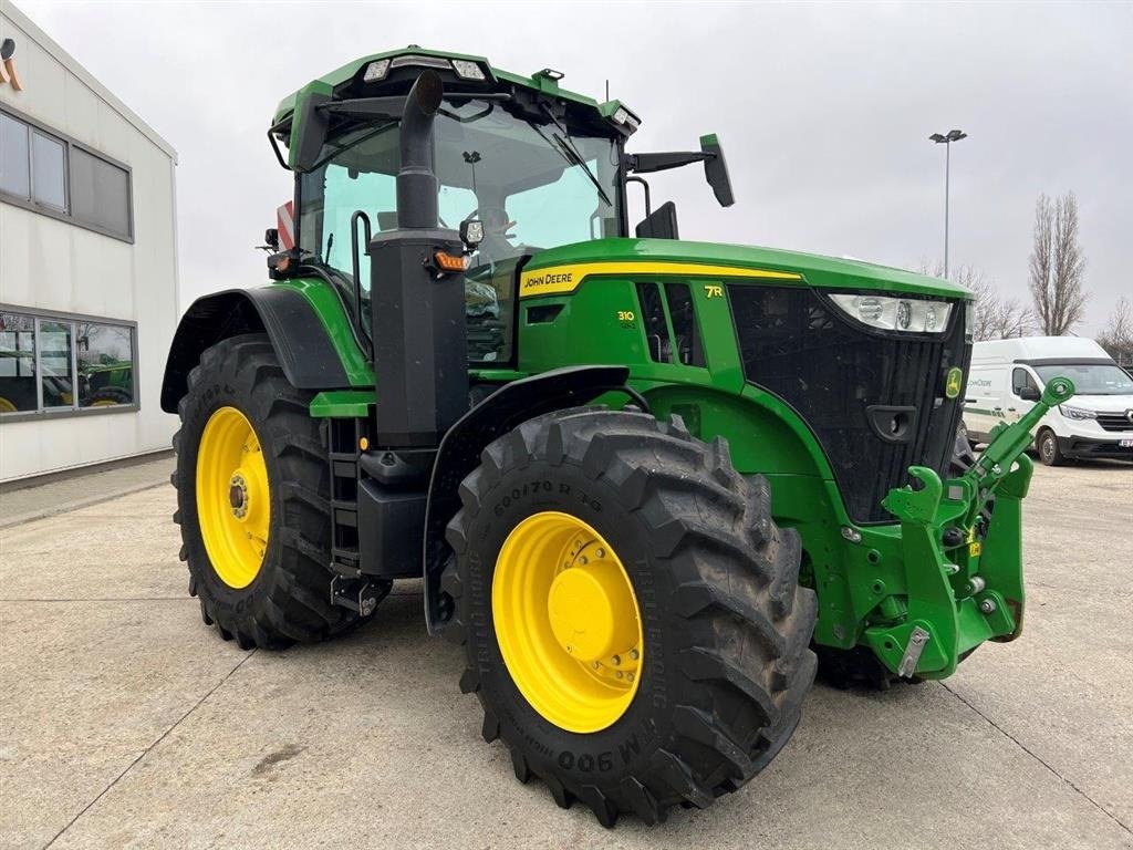 Traktor del tipo John Deere 7R 310 GPS klar. Stor monitor 4600 ( 10" ). Luftbremser. Hydrauliske bremser. E23 50 km/t. Ring til Ulrik på +45-40255544. Jeg snakker Jysk., Gebrauchtmaschine en Kolding (Imagen 2)