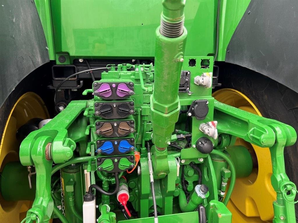 Traktor типа John Deere 7R 310 GPS klar. Stor monitor 4600 ( 10" ). Luftbremser. Hydrauliske bremser. E23 50 km/t. Ring til Ulrik på +45-40255544. Jeg snakker Jysk., Gebrauchtmaschine в Kolding (Фотография 7)