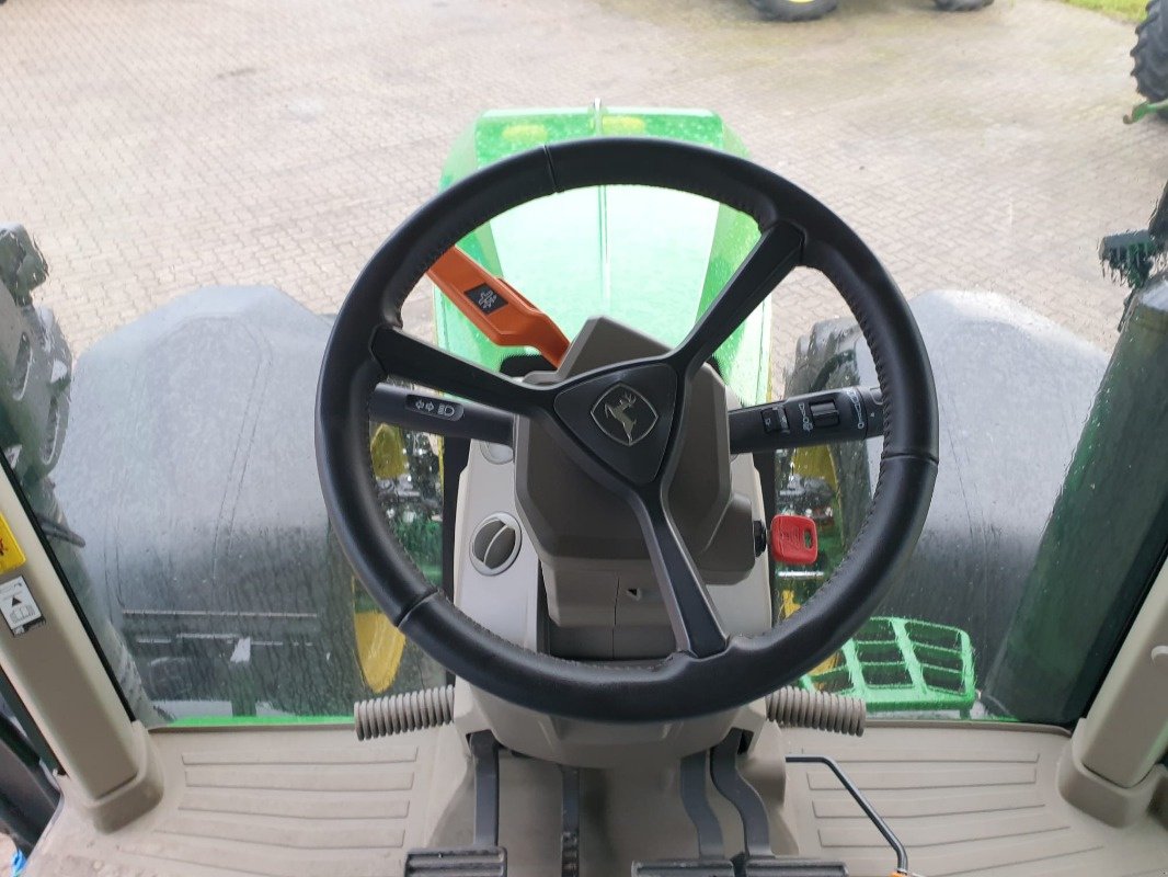 Traktor des Typs John Deere 7R 330 **MIETRÜCKLÄUFER**, Neumaschine in Sittensen (Bild 10)