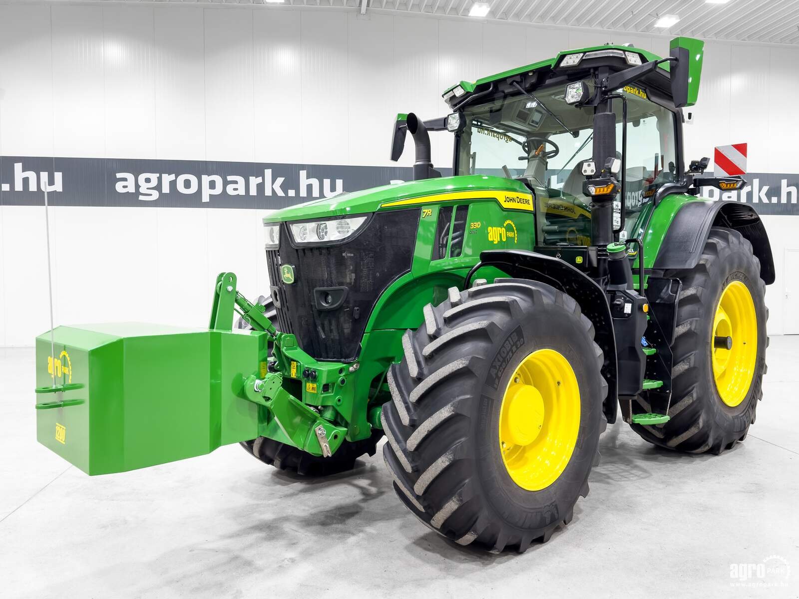 Traktor of the type John Deere 7R 330 TLS, Gebrauchtmaschine in Csengele (Picture 1)