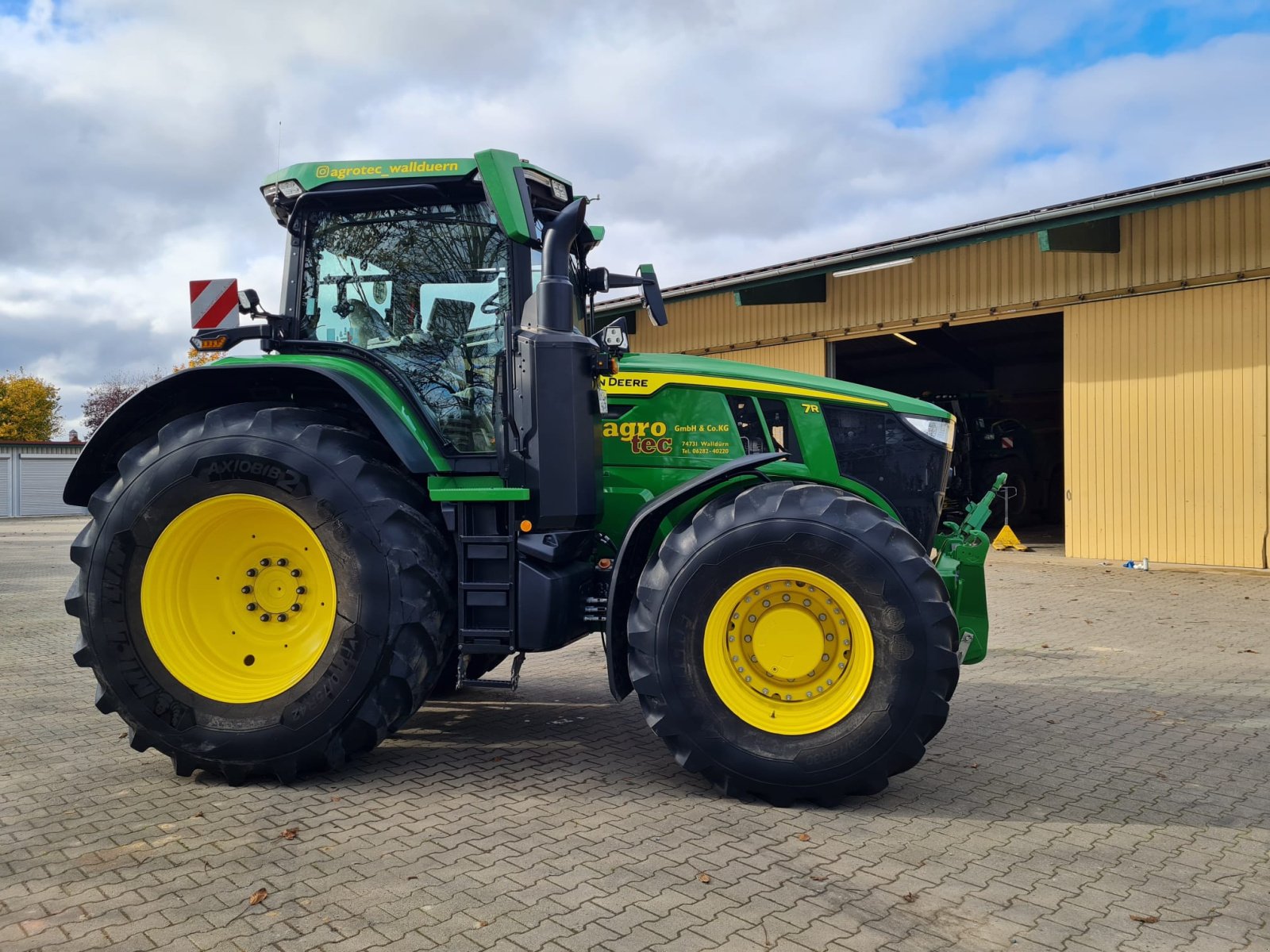 Traktor des Typs John Deere 7R 330, Gebrauchtmaschine in Walldürn (Bild 2)