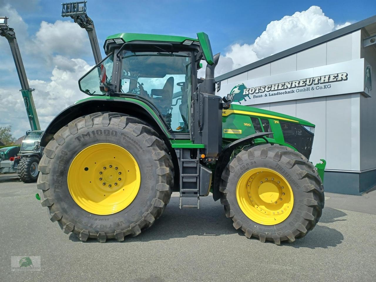 Traktor van het type John Deere 7R 350 mit Rückfahreinrichtung, Neumaschine in Steinwiesen (Foto 2)