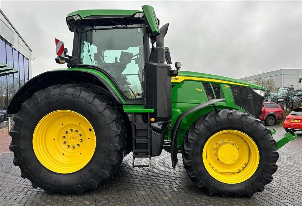 Traktor typu John Deere 7R330 Signature Edition Alt udstyr. Den nyeste 7R model. Ring til Ulrik på 40255544. Jeg snakker Jysk., Gebrauchtmaschine w Kolding (Zdjęcie 4)