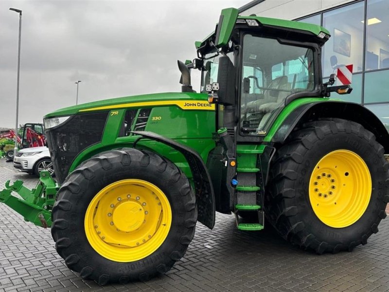 Traktor от тип John Deere 7R330 Signature Edition Alt udstyr. Den nyeste 7R model. Ring til Ulrik på 40255544. Jeg snakker Jysk., Gebrauchtmaschine в Kolding (Снимка 1)