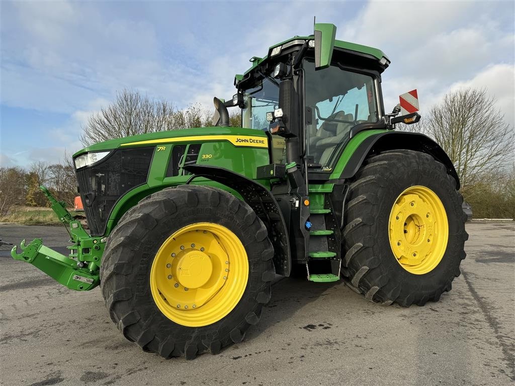 Traktor типа John Deere 7R330 Signature Edition KUN 1600 TIMER OG FRONT PTO!, Gebrauchtmaschine в Nørager (Фотография 2)