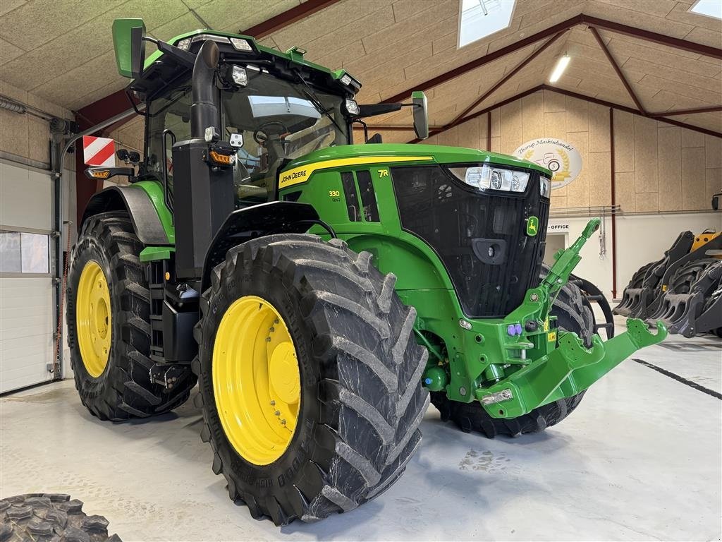 Traktor des Typs John Deere 7R330 Signature Edition KUN 1600 TIMER OG FRONT PTO!, Gebrauchtmaschine in Nørager (Bild 4)