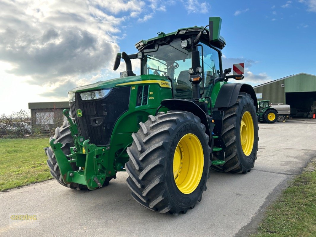 Traktor типа John Deere 7R330, Gebrauchtmaschine в Euskirchen (Фотография 1)