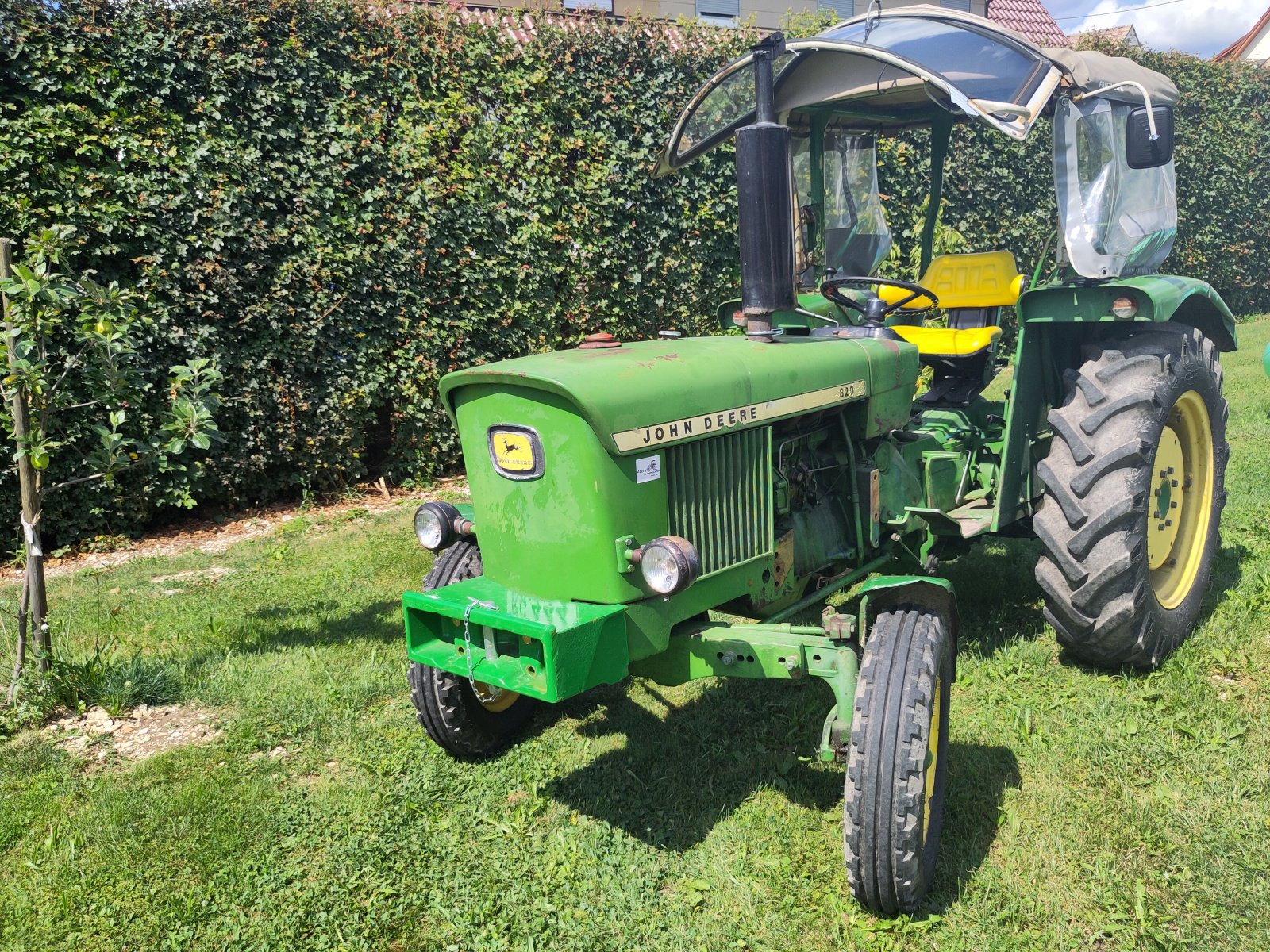 Traktor des Typs John Deere 820 S, Gebrauchtmaschine in Rietheim-Weilheim  (Bild 1)