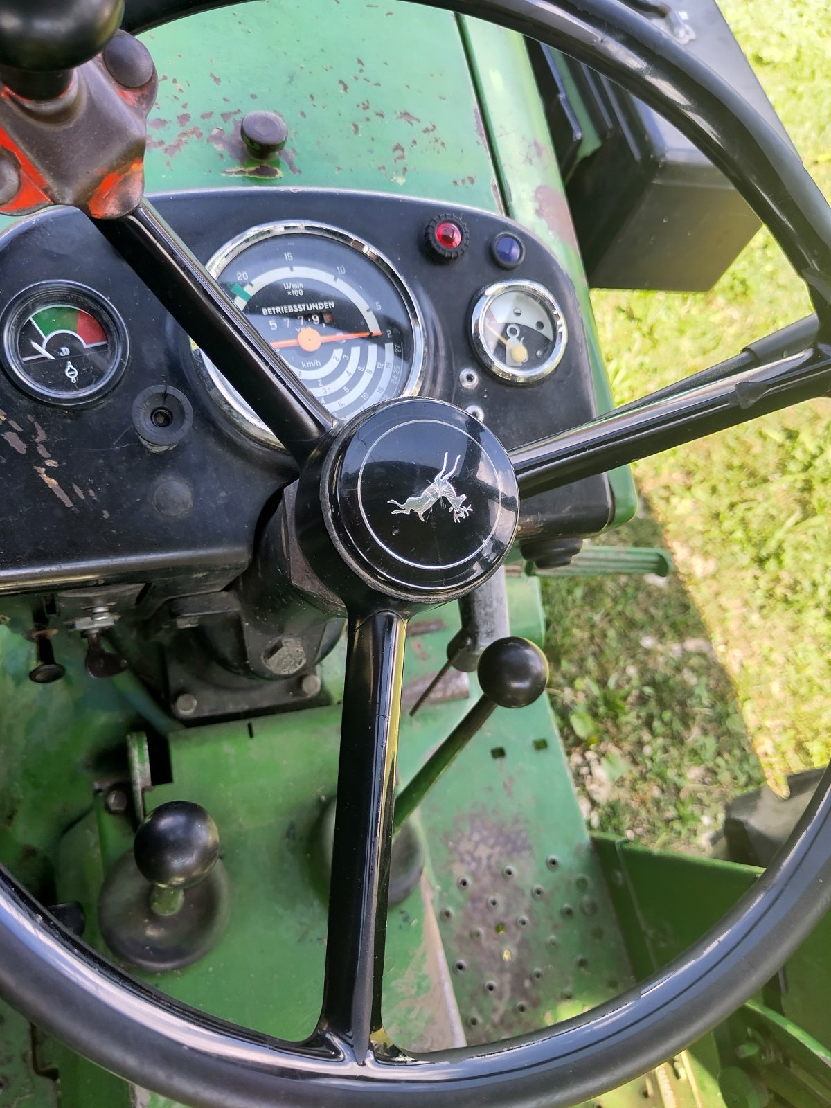 Traktor of the type John Deere 820 S, Gebrauchtmaschine in Rietheim-Weilheim  (Picture 3)