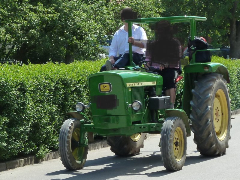 Traktor от тип John Deere 820, Gebrauchtmaschine в Ehingen (Снимка 1)