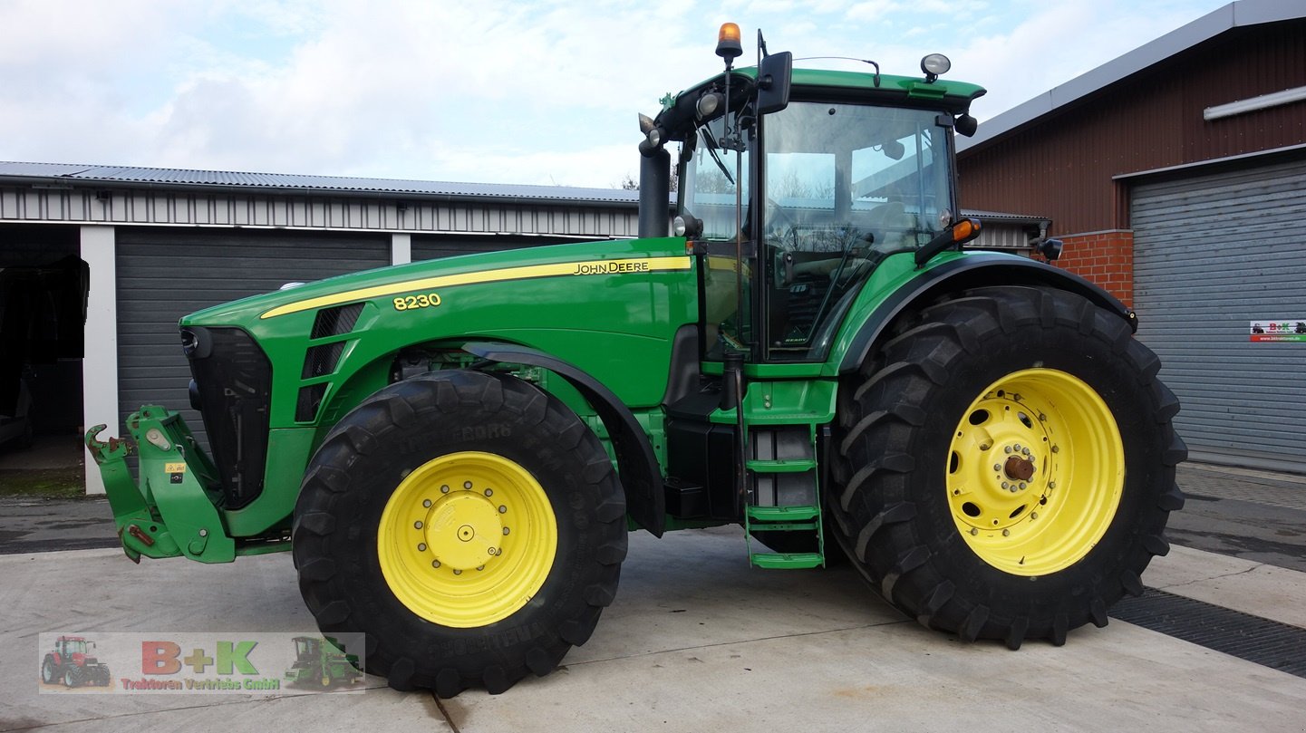 Traktor van het type John Deere 8230, Gebrauchtmaschine in Kettenkamp (Foto 2)