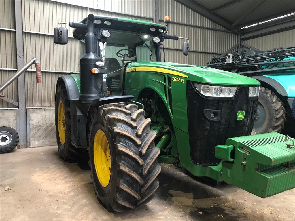 Traktor van het type John Deere 8245r Autopower E23. GPS. AutoSteer. JD StarFire 6000 Antenne. Command Center 4600. 10" Display. Luftbremser., Gebrauchtmaschine in Kolding (Foto 1)