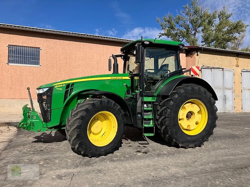 Traktor типа John Deere 8295R E23 *Reifendruckregelanlage*, Gebrauchtmaschine в Salsitz (Фотография 1)