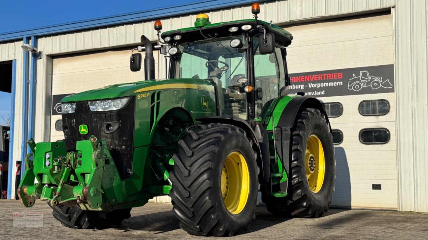 Traktor des Typs John Deere 8295R Front PTO & no AbBlue, Gebrauchtmaschine in Neubrandenburg (Bild 2)