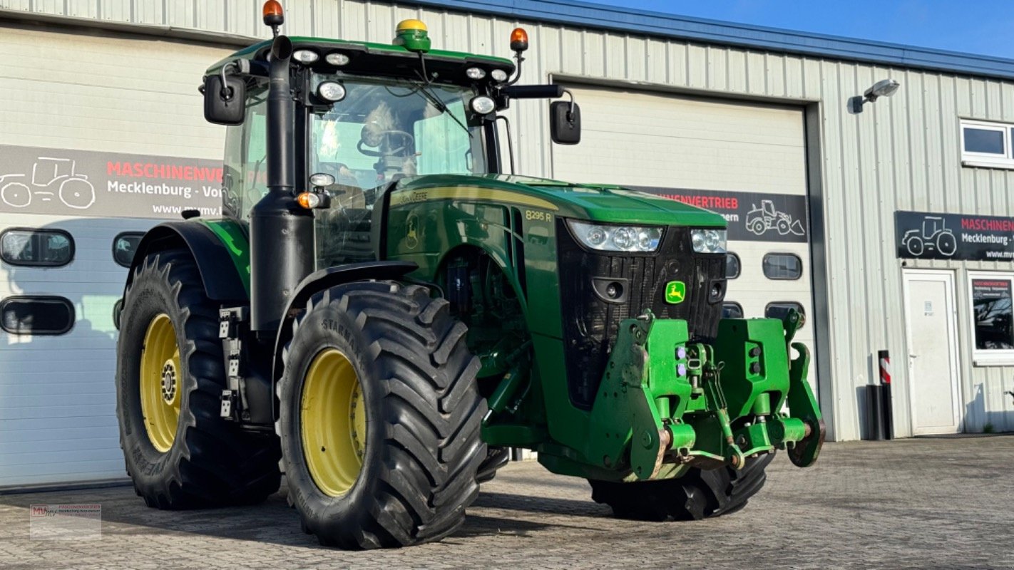 Traktor des Typs John Deere 8295R Front PTO & no AbBlue, Gebrauchtmaschine in Neubrandenburg (Bild 1)