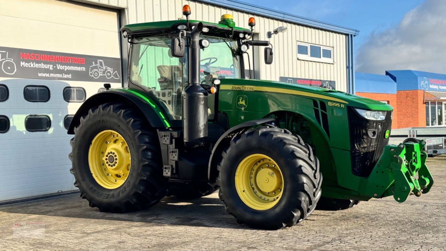 Traktor des Typs John Deere 8295R Front PTO & no AbBlue, Gebrauchtmaschine in Neubrandenburg (Bild 4)