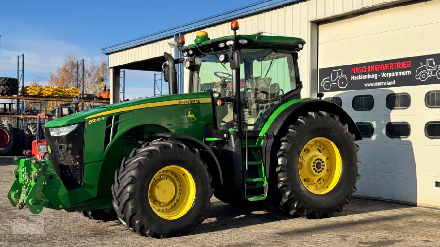 Traktor des Typs John Deere 8295R Front PTO & no AbBlue, Gebrauchtmaschine in Neubrandenburg (Bild 7)