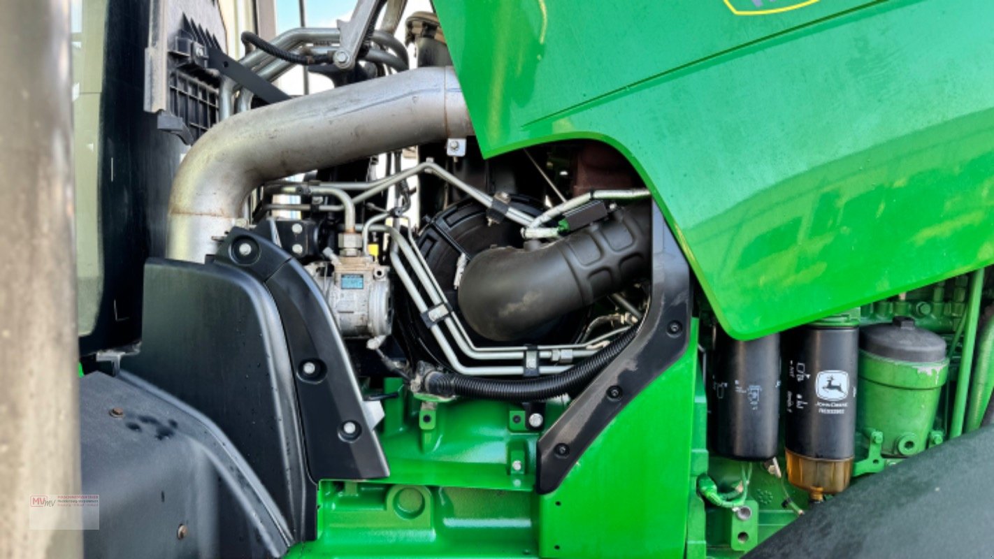 Traktor des Typs John Deere 8295R Front PTO & no AbBlue, Gebrauchtmaschine in Neubrandenburg (Bild 24)