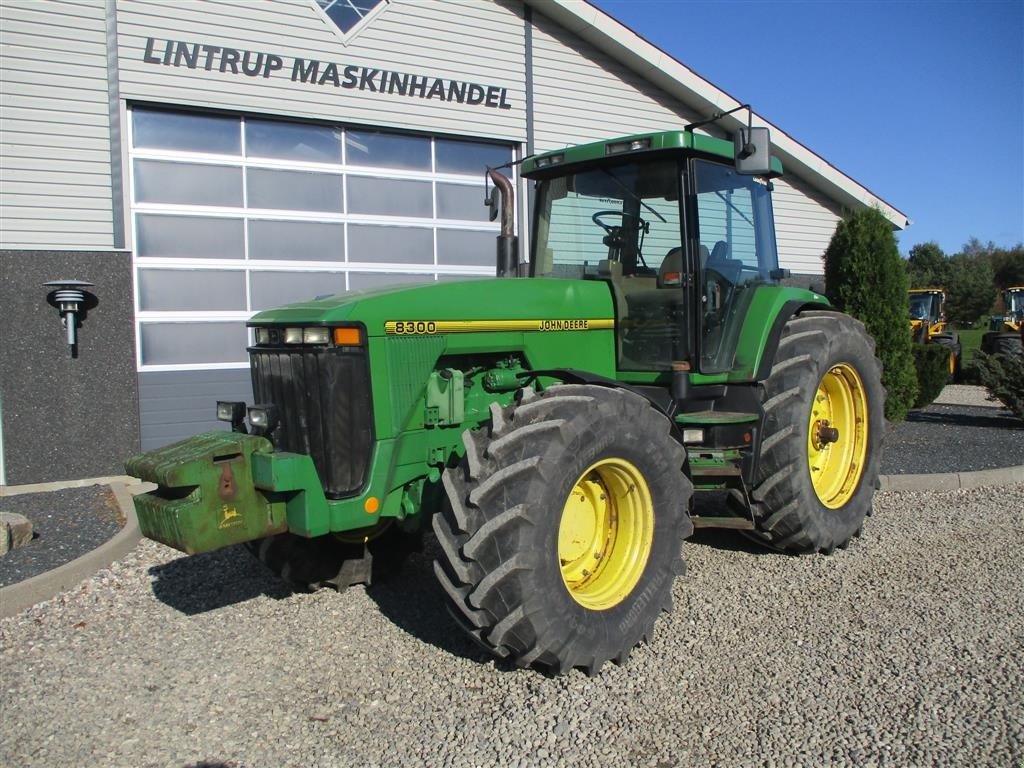 Traktor des Typs John Deere 8300 Pæn regulær traktor med rigtig gode dæk på., Gebrauchtmaschine in Lintrup (Bild 6)