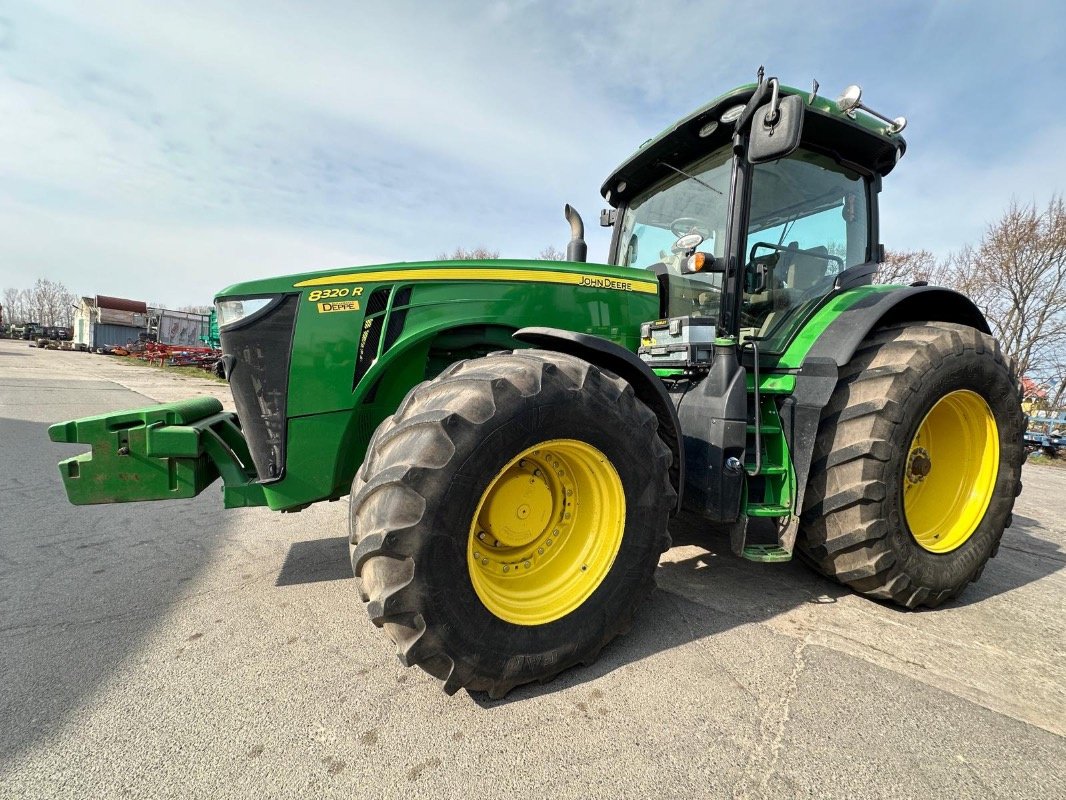 Traktor of the type John Deere 8320R # e23, Gebrauchtmaschine in Liebenwalde (Picture 4)