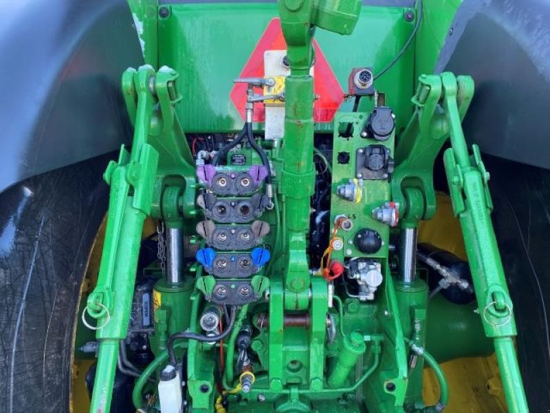 Traktor of the type John Deere 8320R, Gebrauchtmaschine in Bramming (Picture 4)