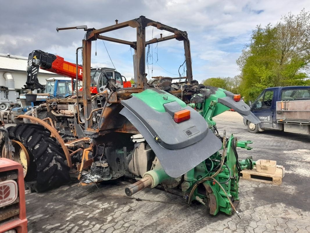 Traktor Türe ait John Deere 8330, Gebrauchtmaschine içinde Viborg (resim 3)