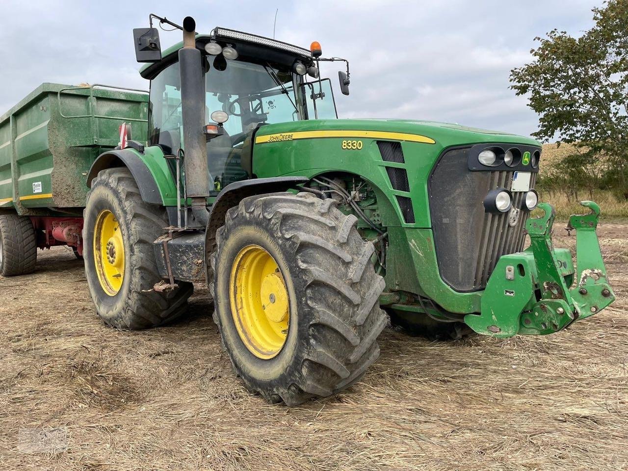 Traktor van het type John Deere 8330, Gebrauchtmaschine in Prenzlau (Foto 1)