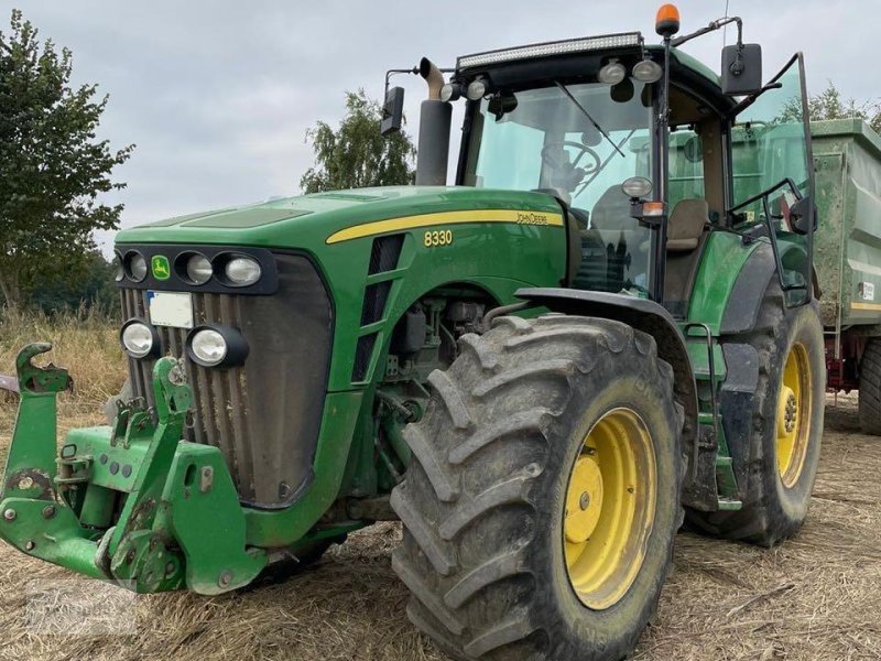 Traktor des Typs John Deere 8330, Gebrauchtmaschine in Prenzlau (Bild 2)