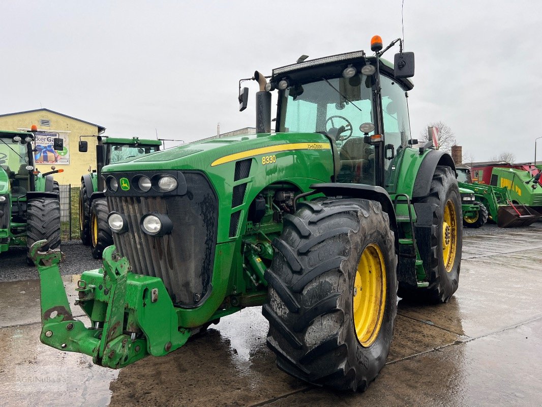 Traktor des Typs John Deere 8330, Gebrauchtmaschine in Prenzlau (Bild 7)