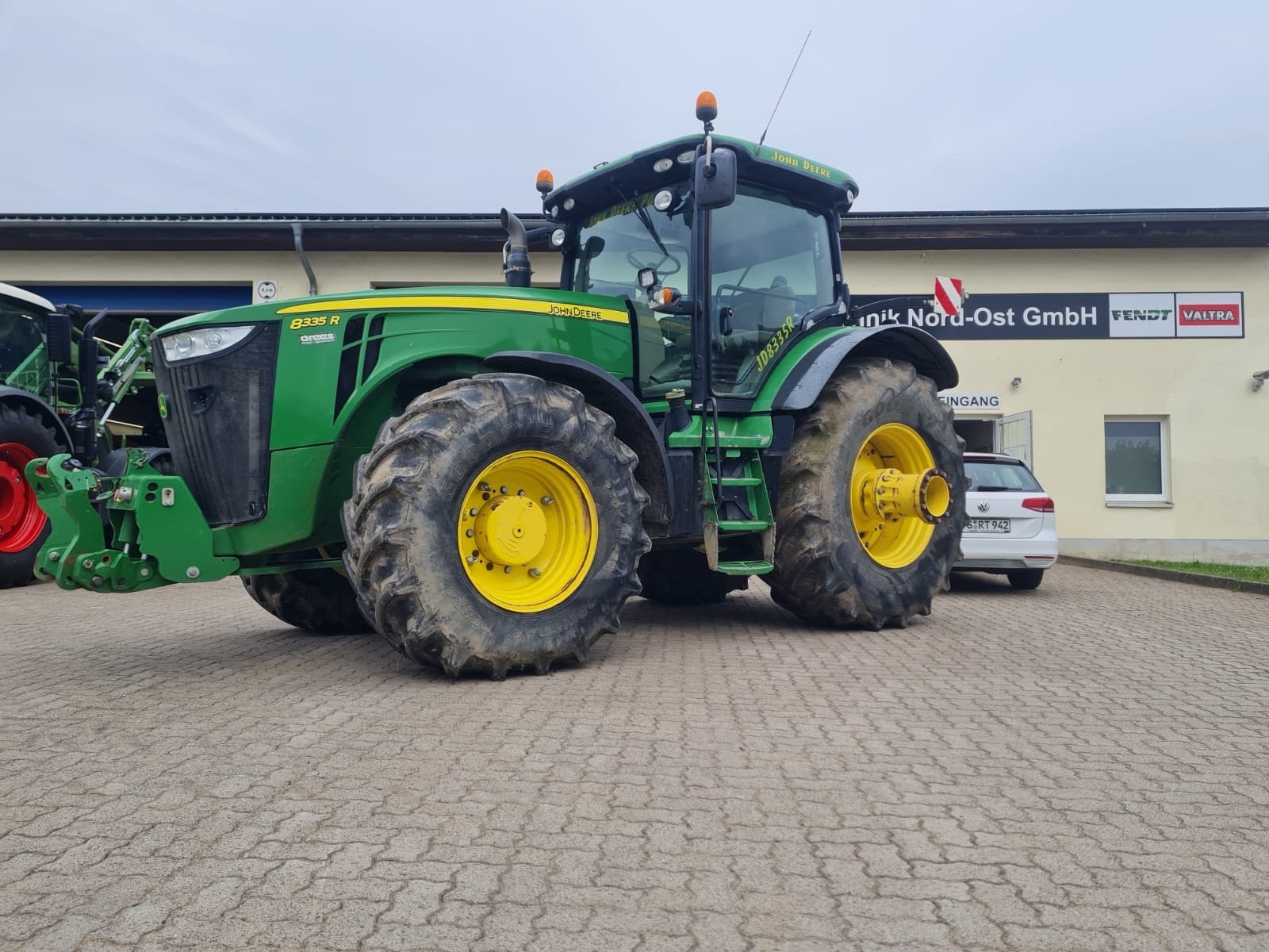 Traktor от тип John Deere 8335 R, Gebrauchtmaschine в Thürkow (Снимка 1)